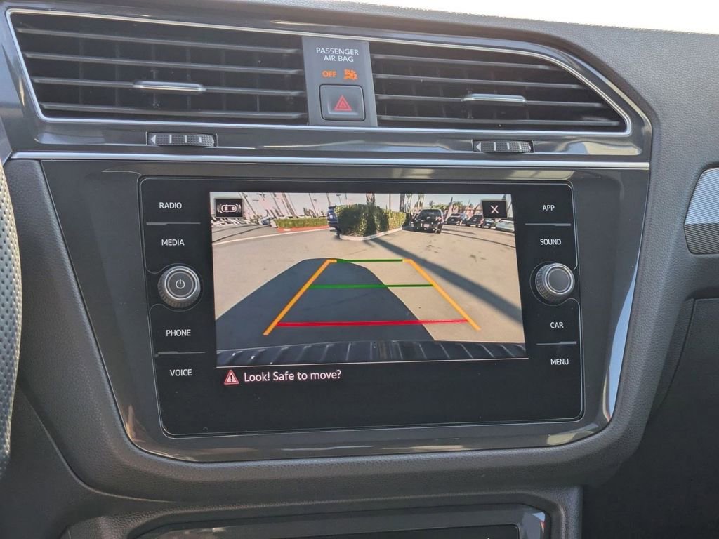 Used 2024 Volkswagen Tiguan SE R-Line image 12