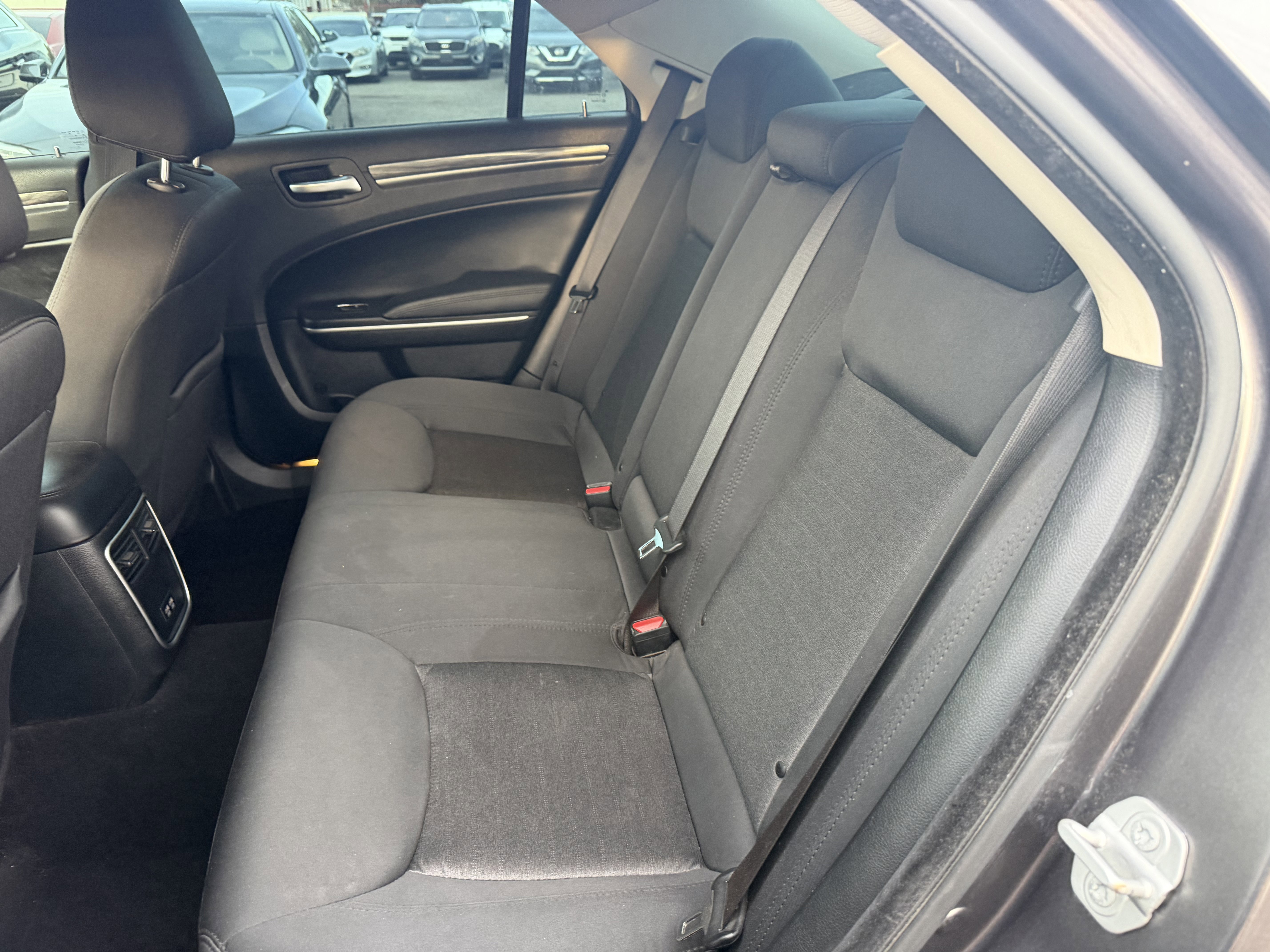 Used 2020 Chrysler 300 Touring image 10