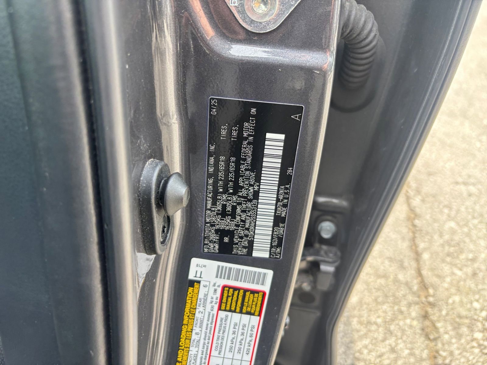 Used 2025 Toyota Highlander LE FWD image 31