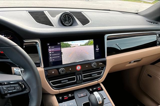 Used 2025 Porsche Macan AWD/4WD image 14