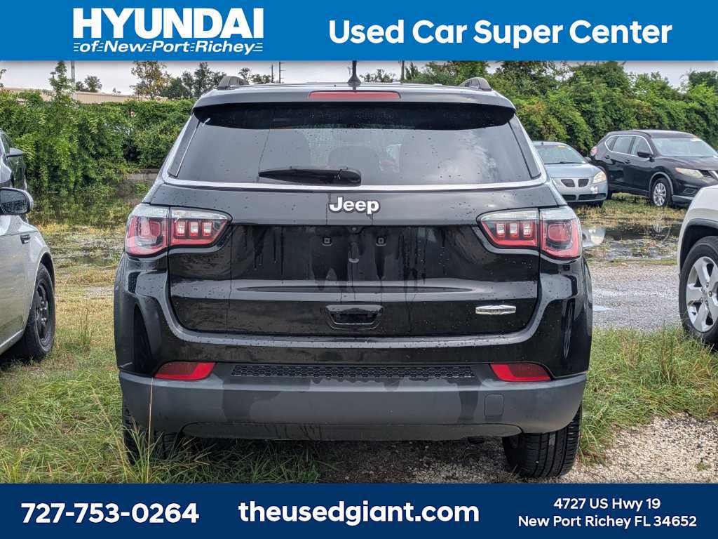 Used 2018 Jeep Compass Latitude FWD image 3