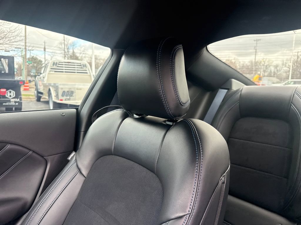 Used 2025 Ford Mustang Dark Horse image 39