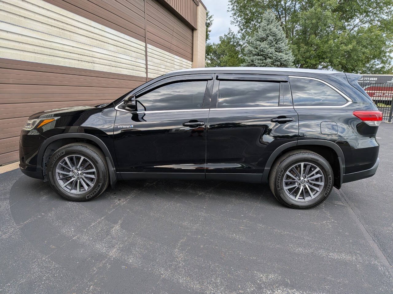 Used 2019 Toyota Highlander XLE AWD/4WD image 6