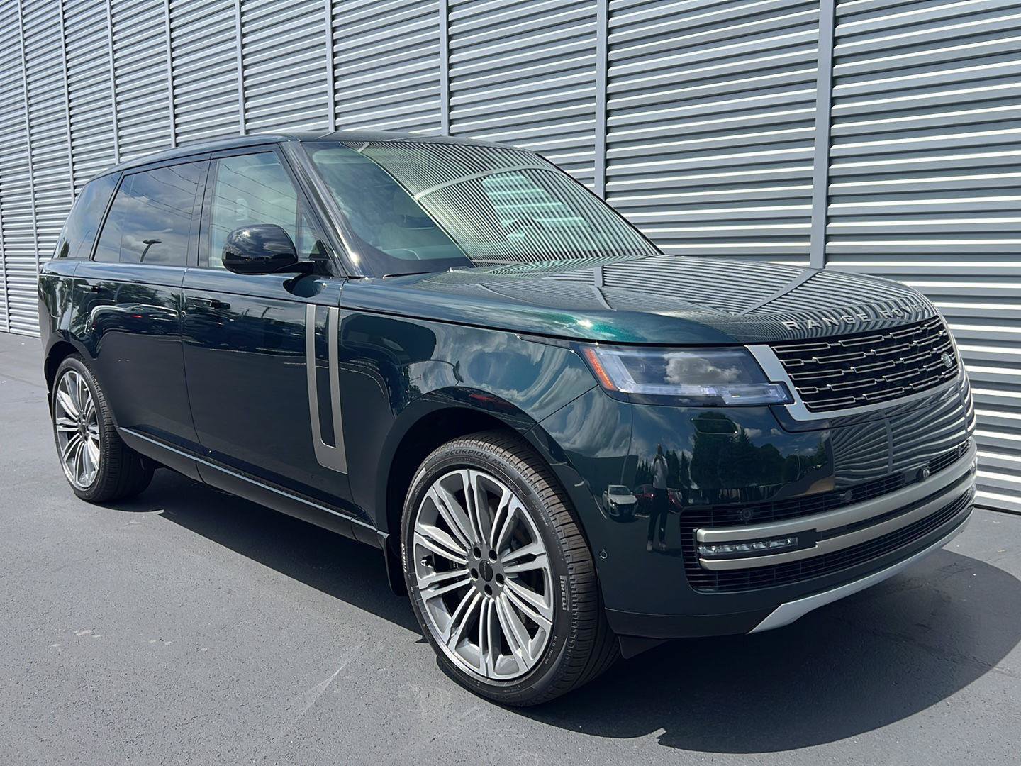 New 2026 Land Rover Range Rover Long Wheelbase SE AWD/4WD image 7