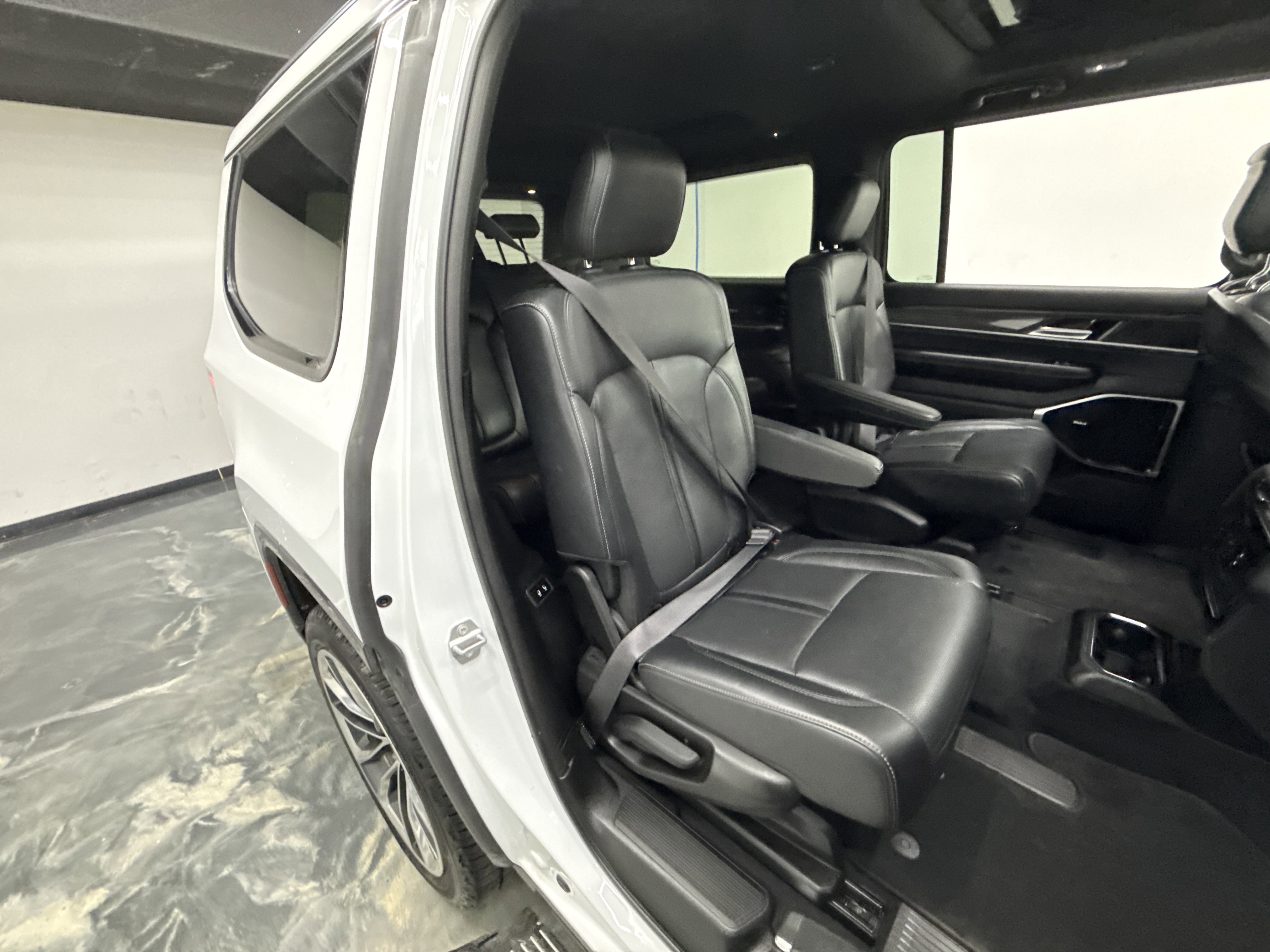 Used 2022 Jeep Wagoneer Series III w/ Premium Group I image 28