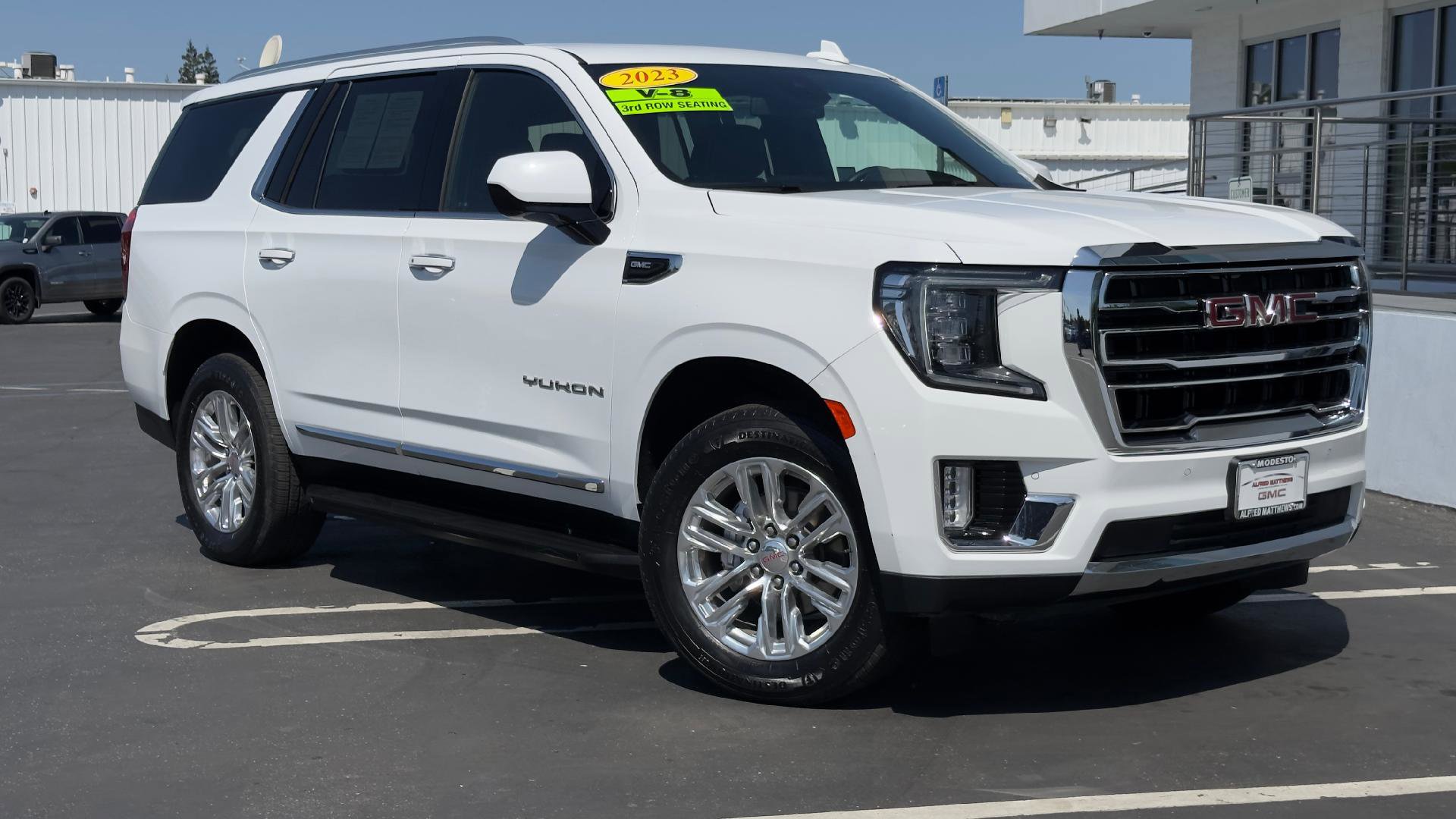 Used 2023 GMC Yukon SLT image 2