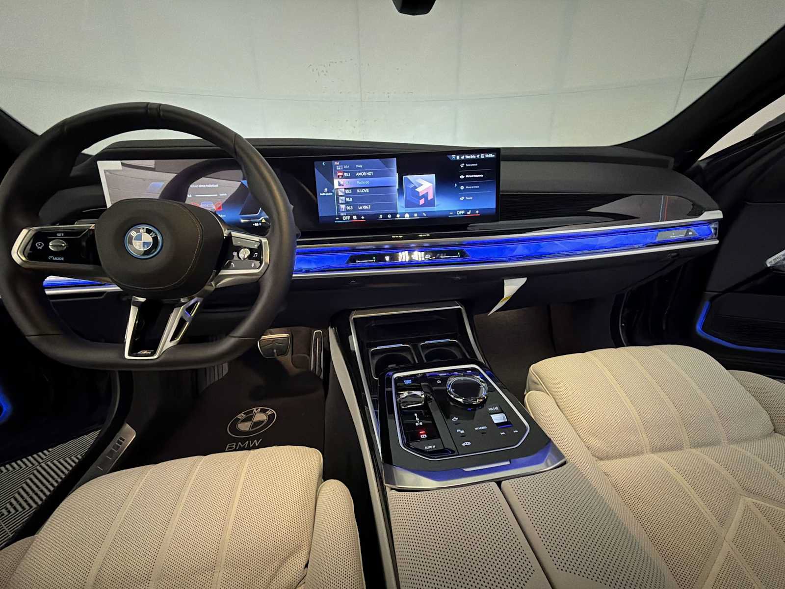 Used 2026 BMW i7 xDrive60 AWD/4WD image 14