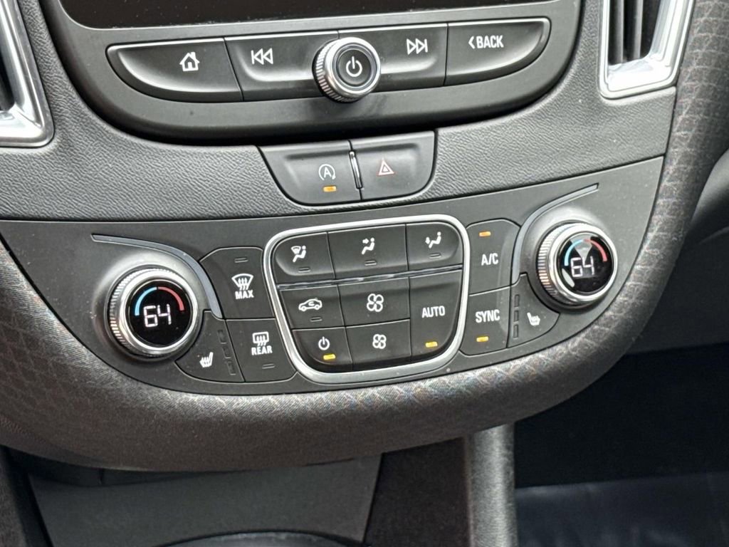 Used 2020 Chevrolet Malibu LT image 34