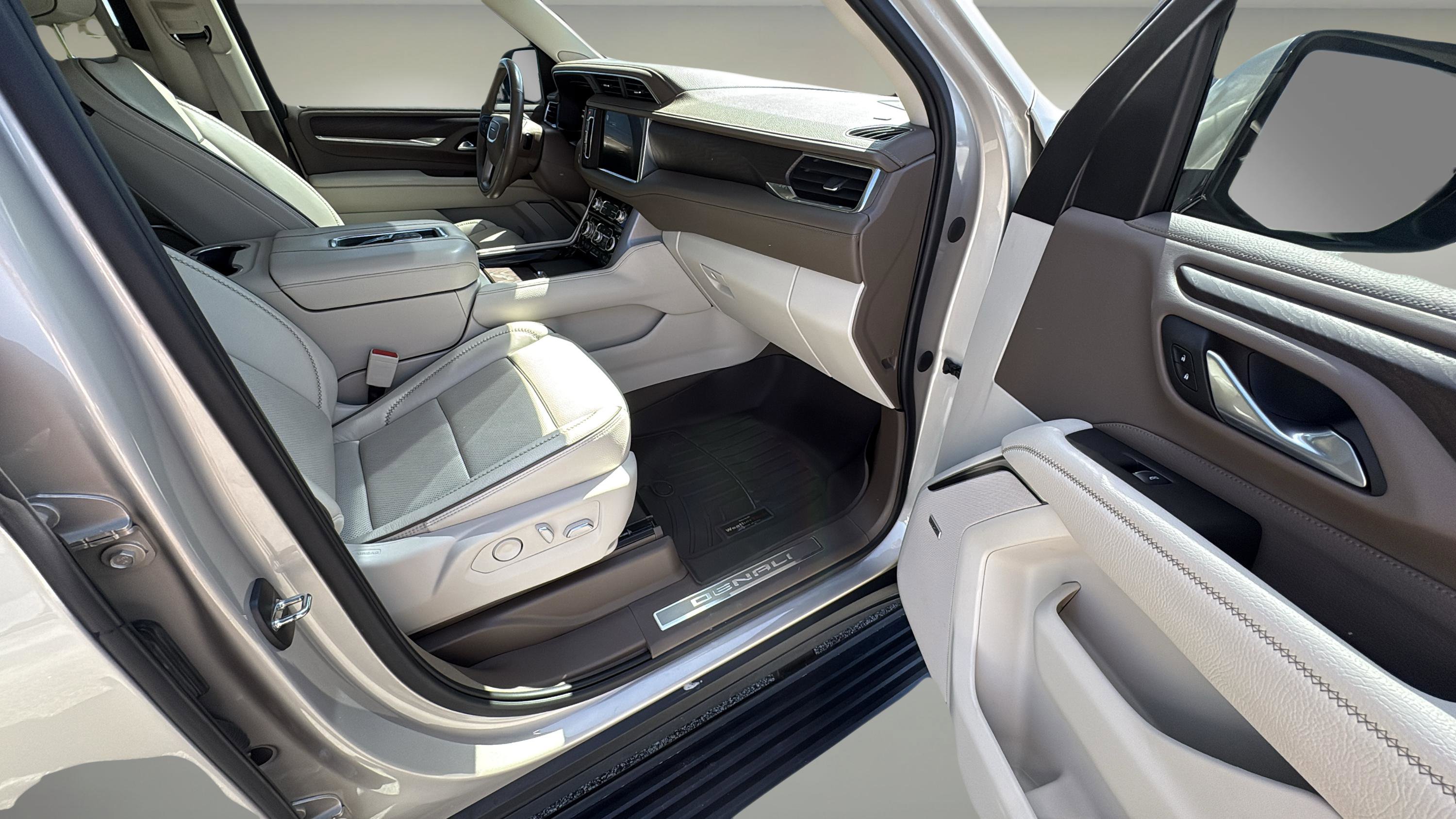 Used 2022 GMC Yukon XL Denali image 13