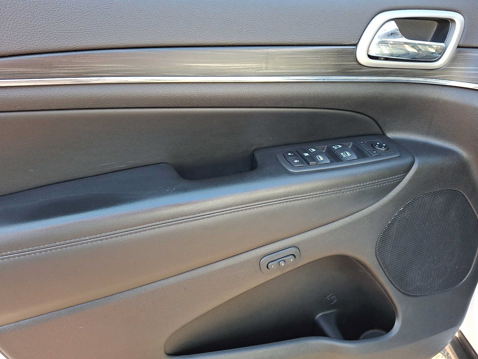 Used 2020 Jeep Grand Cherokee Limited AWD/4WD image 9