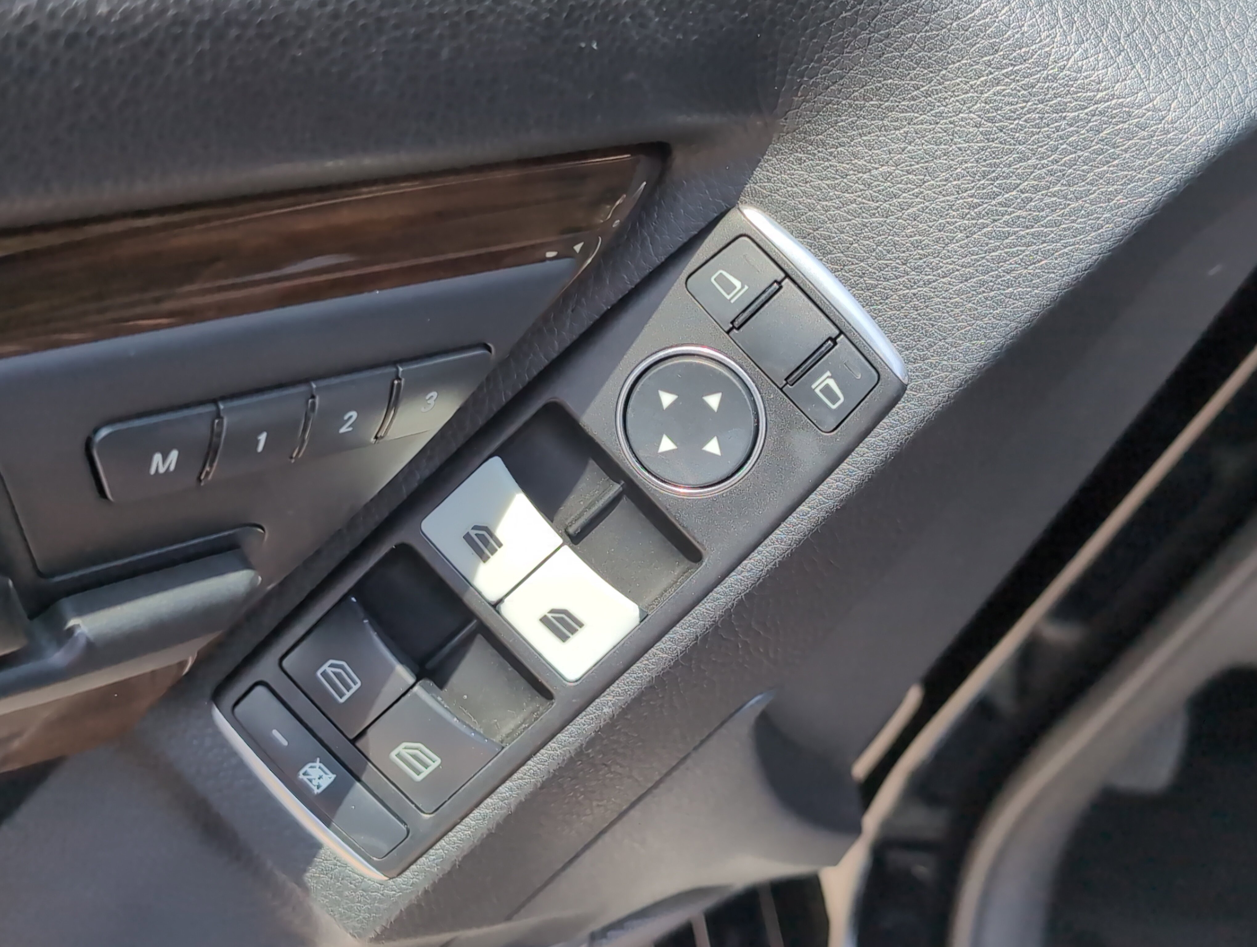 Used 2015 Mercedes-Benz GLK 350 4MATIC image 15