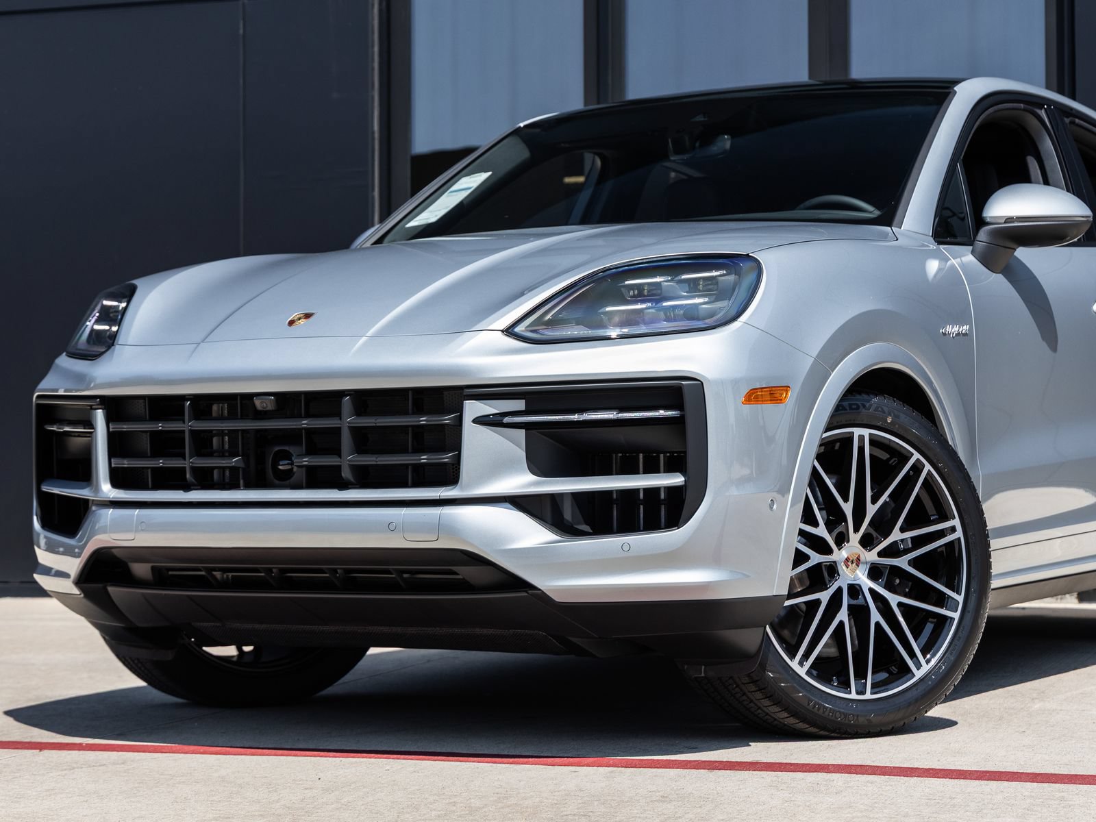 Certified 2026 Porsche Cayenne E-Hybrid Coupe AWD/4WD image 7
