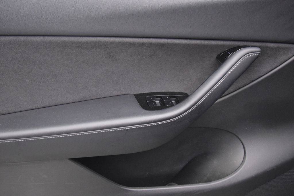 Used 2020 Tesla Model Y Long Range AWD/4WD image 23
