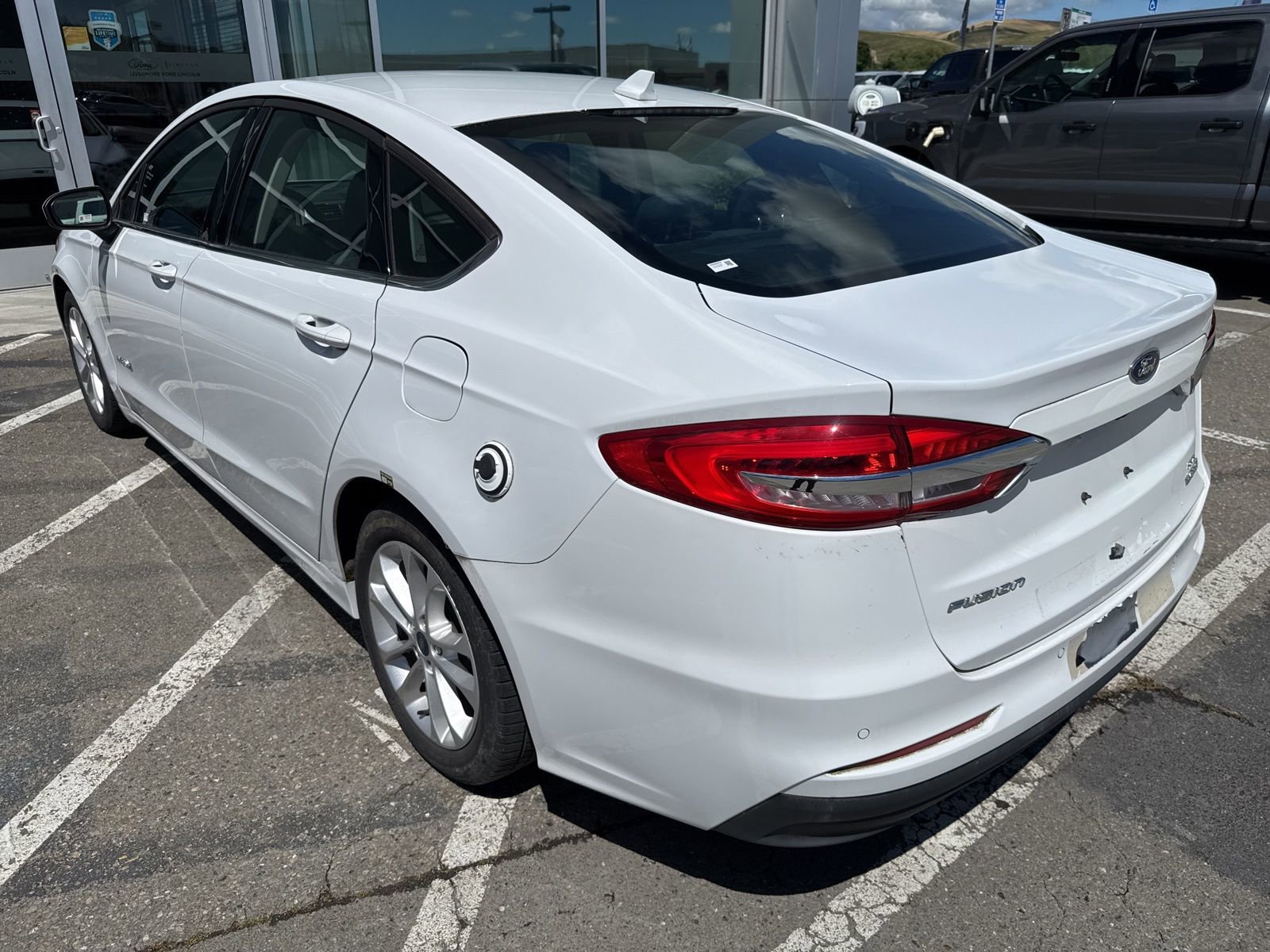Used 2019 Ford Fusion SE FWD image 4