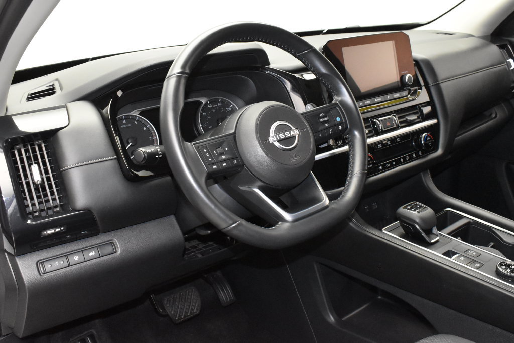 Used 2025 Nissan Pathfinder SV AWD/4WD image 14