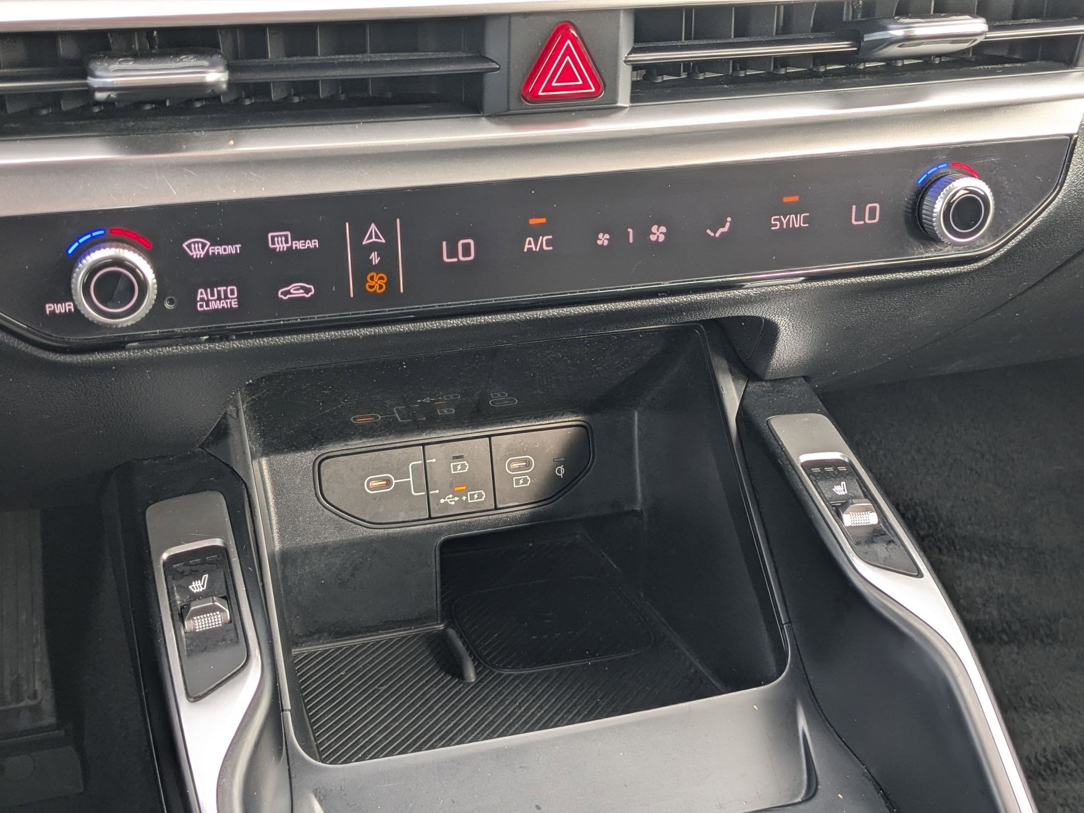 Used 2024 Kia Sorento S image 22