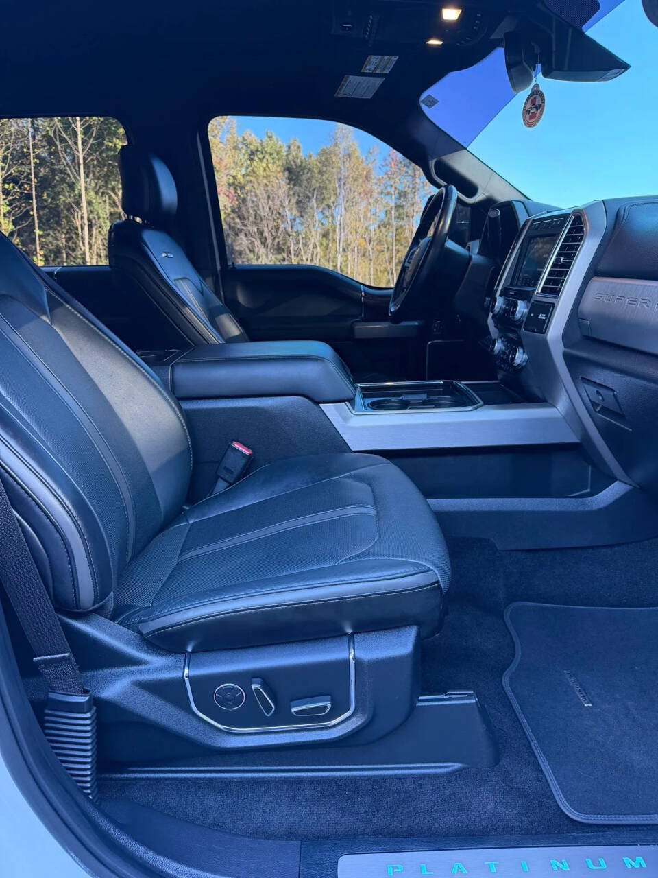 Used 2017 Ford F350 Platinum w/ Platinum Ultimate Package AWD/4WD image 27