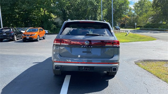 New 2026 Volkswagen Atlas Peak Edition image 6