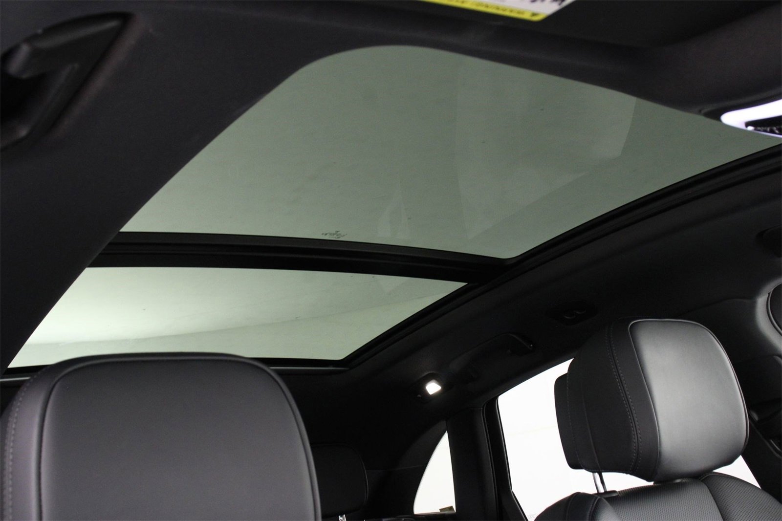 Used 2025 Porsche Macan image 25