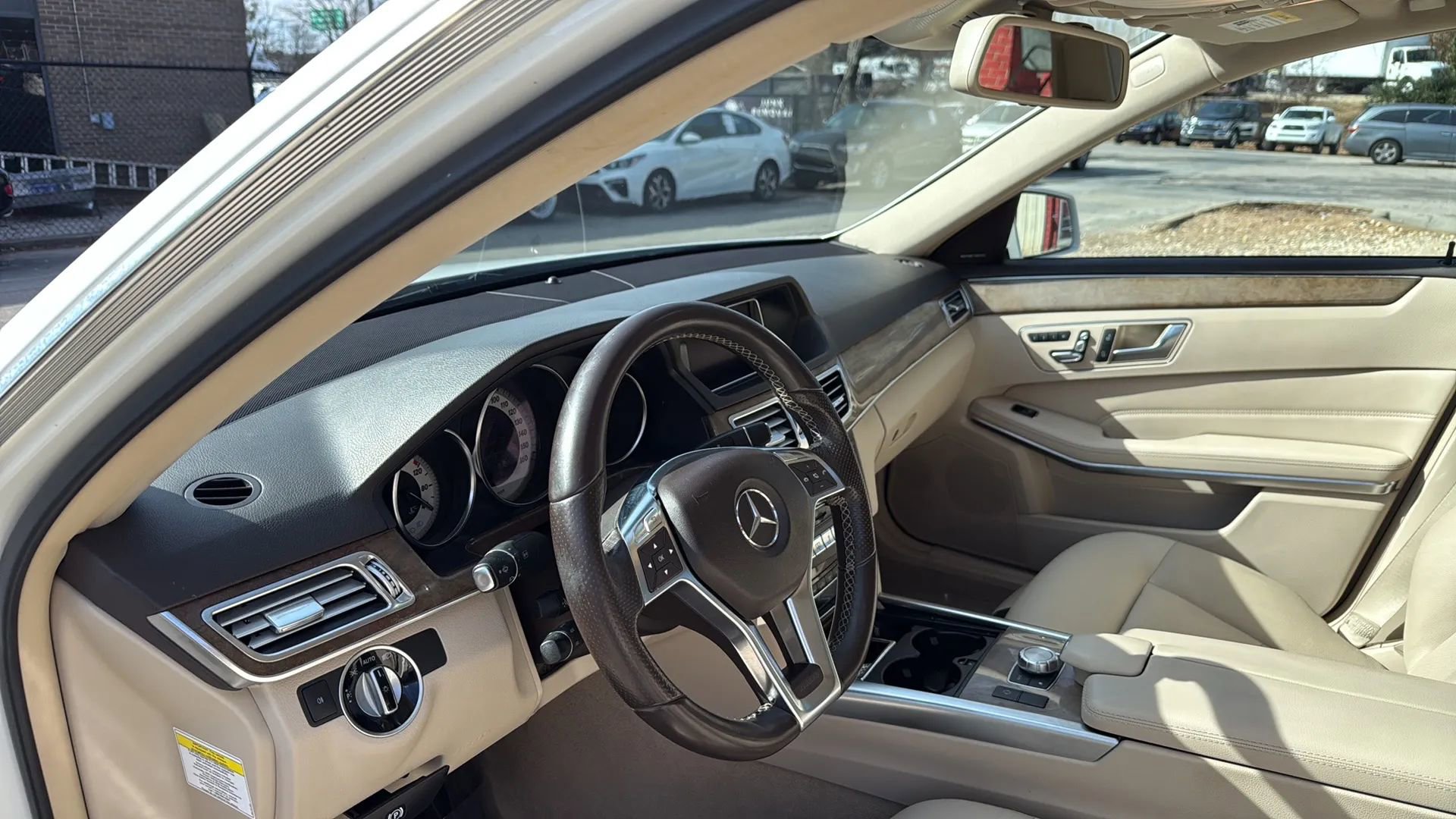 Used 2014 Mercedes-Benz E 350 4MATIC Sedan image 13
