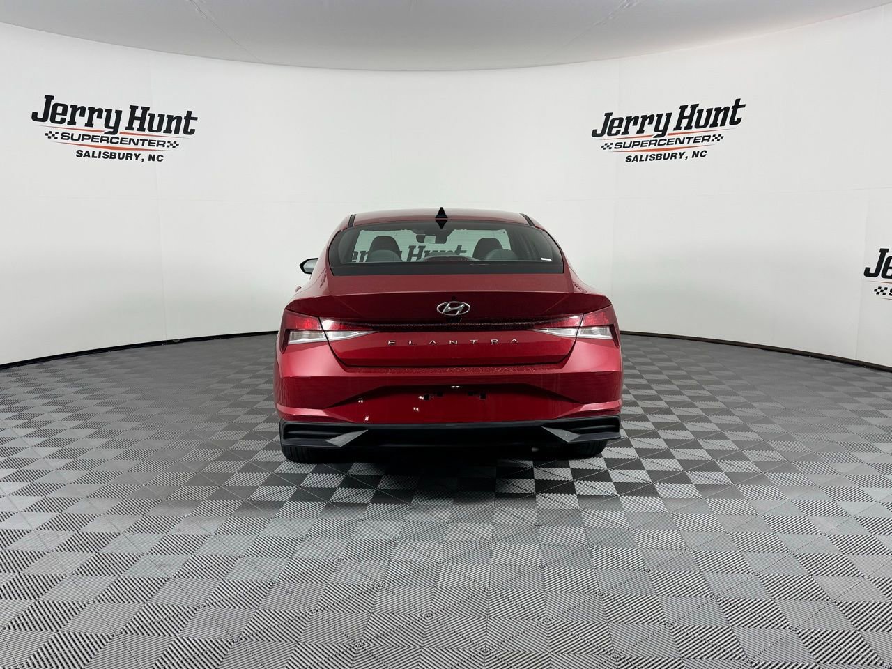 Used 2023 Hyundai Elantra SEL w/ Preferred Accessory Package image 10