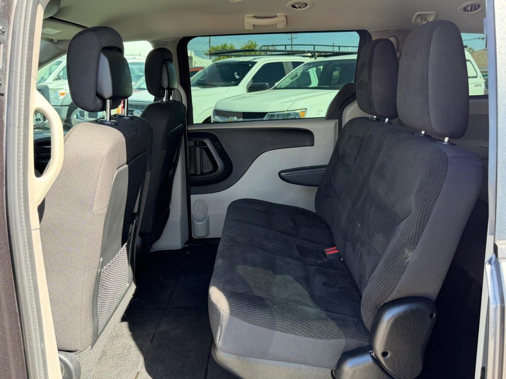 Used 2018 Dodge Grand Caravan SE w/ UConnect Hands-Free Group image 39