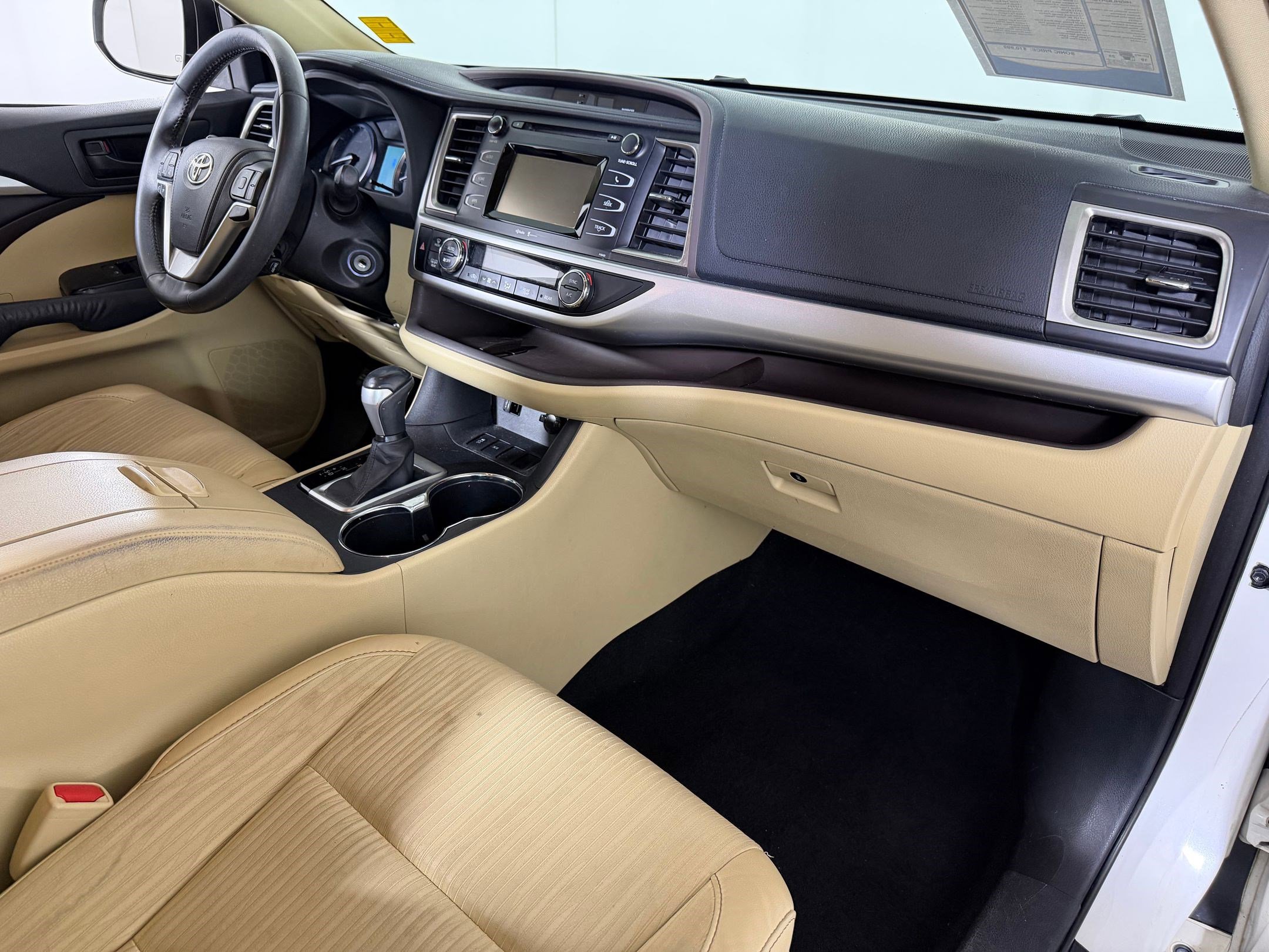 Used 2015 Toyota Highlander Plus FWD image 23