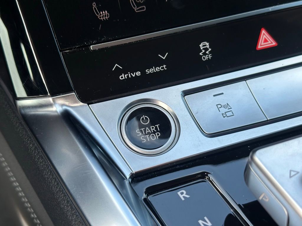 Used 2022 Audi e-tron Premium Plus w/ Premium Plus Package image 34