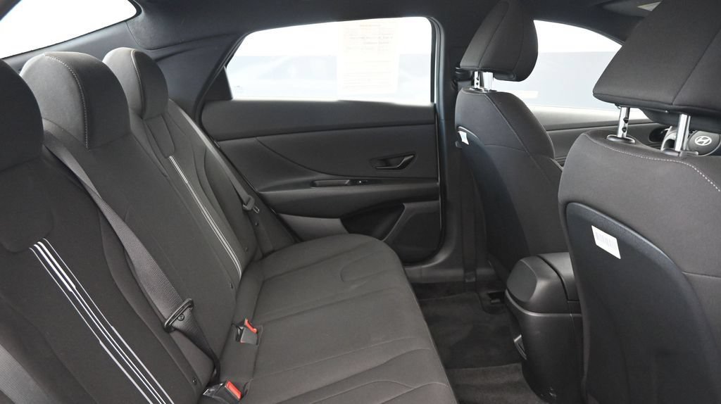 Used 2025 Hyundai Elantra SEL FWD image 13