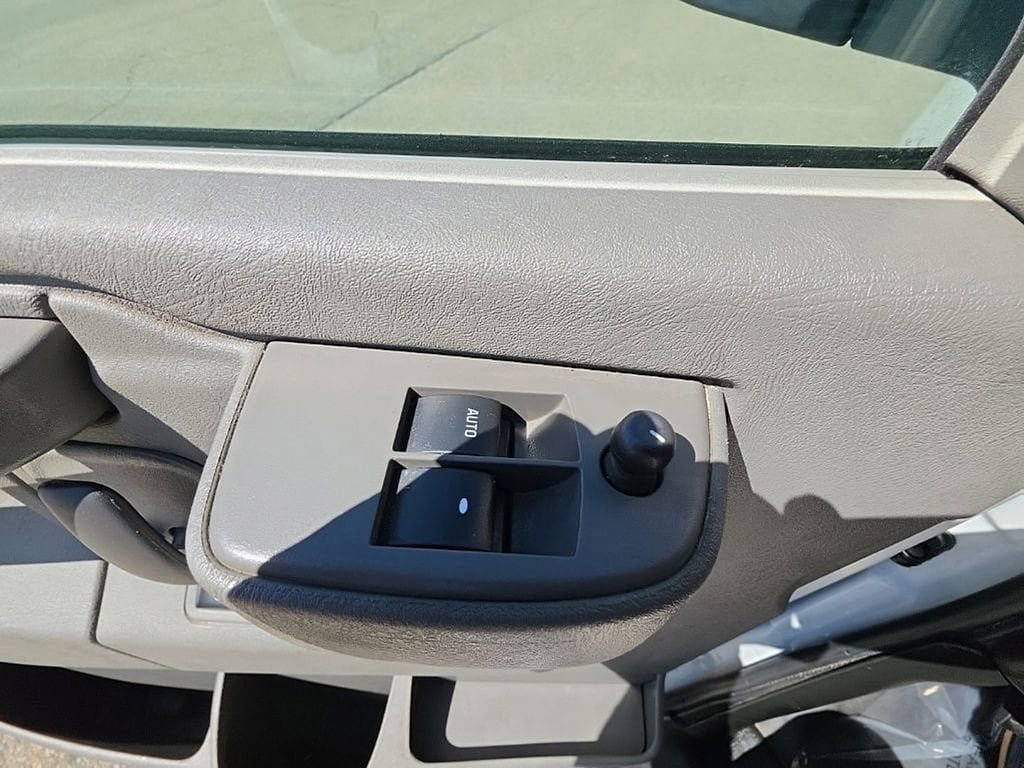 Used 2021 Chevrolet Express 2500 RWD image 19