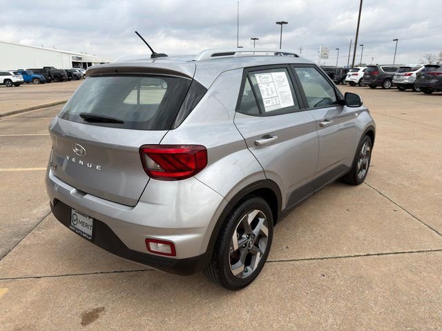 Used 2024 Hyundai Venue SEL image 15