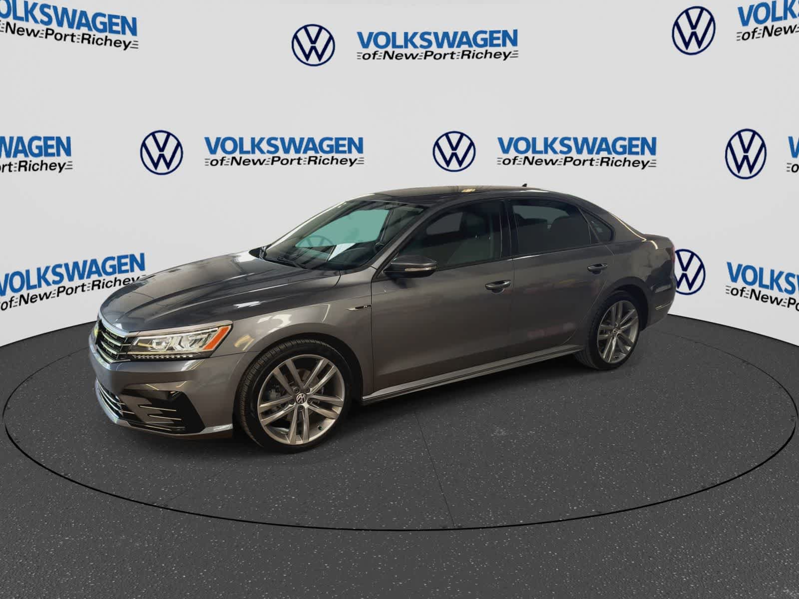 Used 2018 Volkswagen Passat 2.0T R-Line FWD image 4