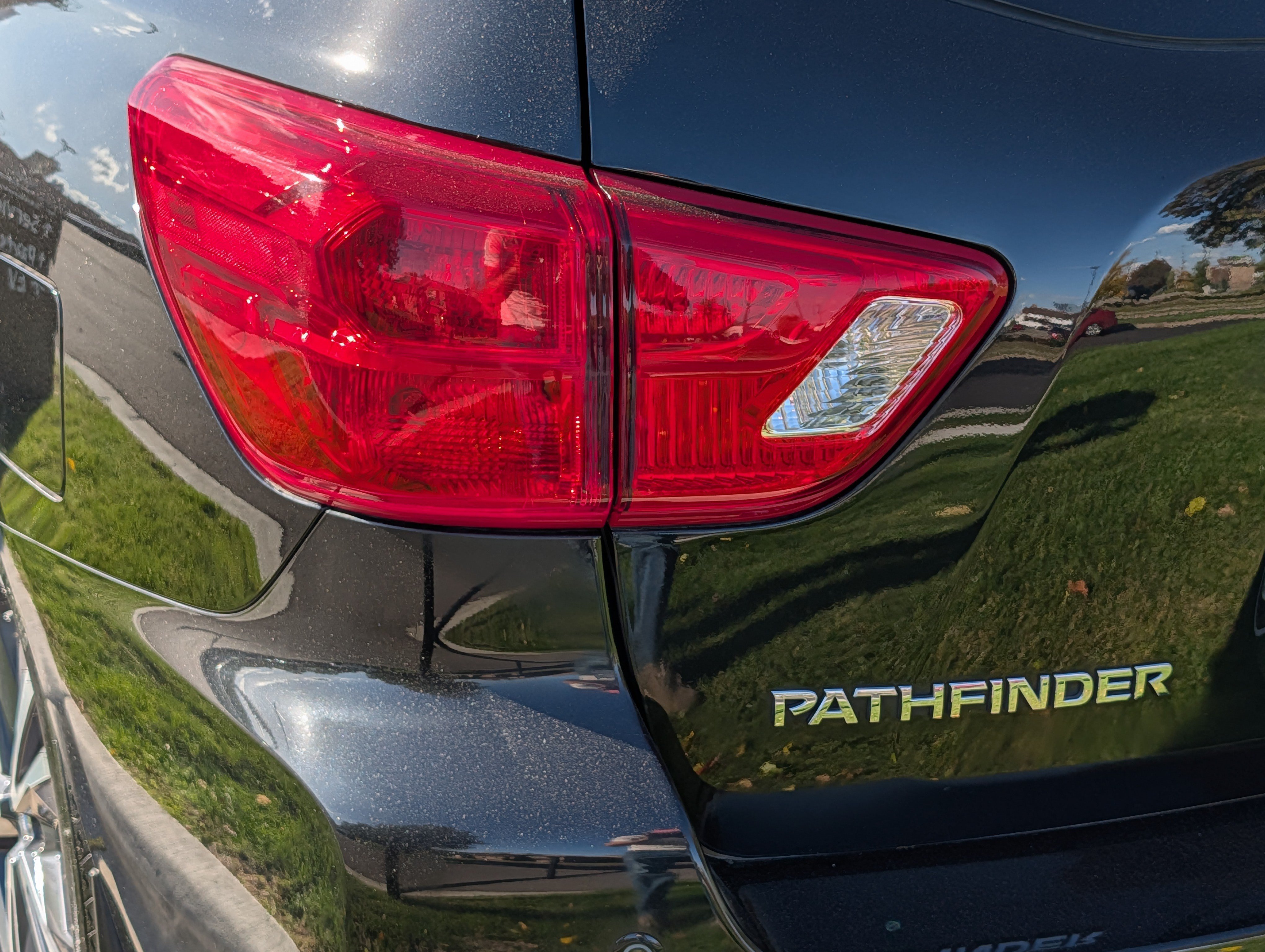 Used 2017 Nissan Pathfinder Platinum AWD/4WD image 17
