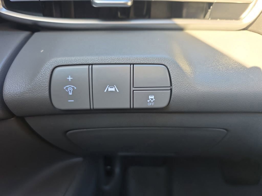 Used 2022 Hyundai Elantra SEL image 32