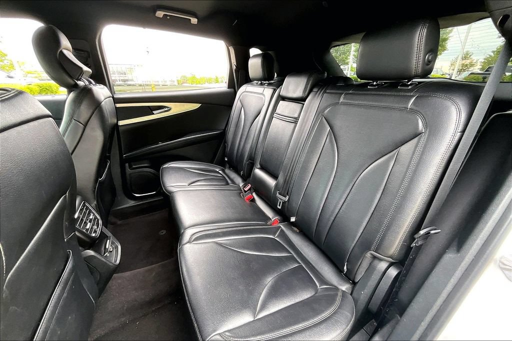 Used 2019 Lincoln Nautilus Premier AWD/4WD image 31