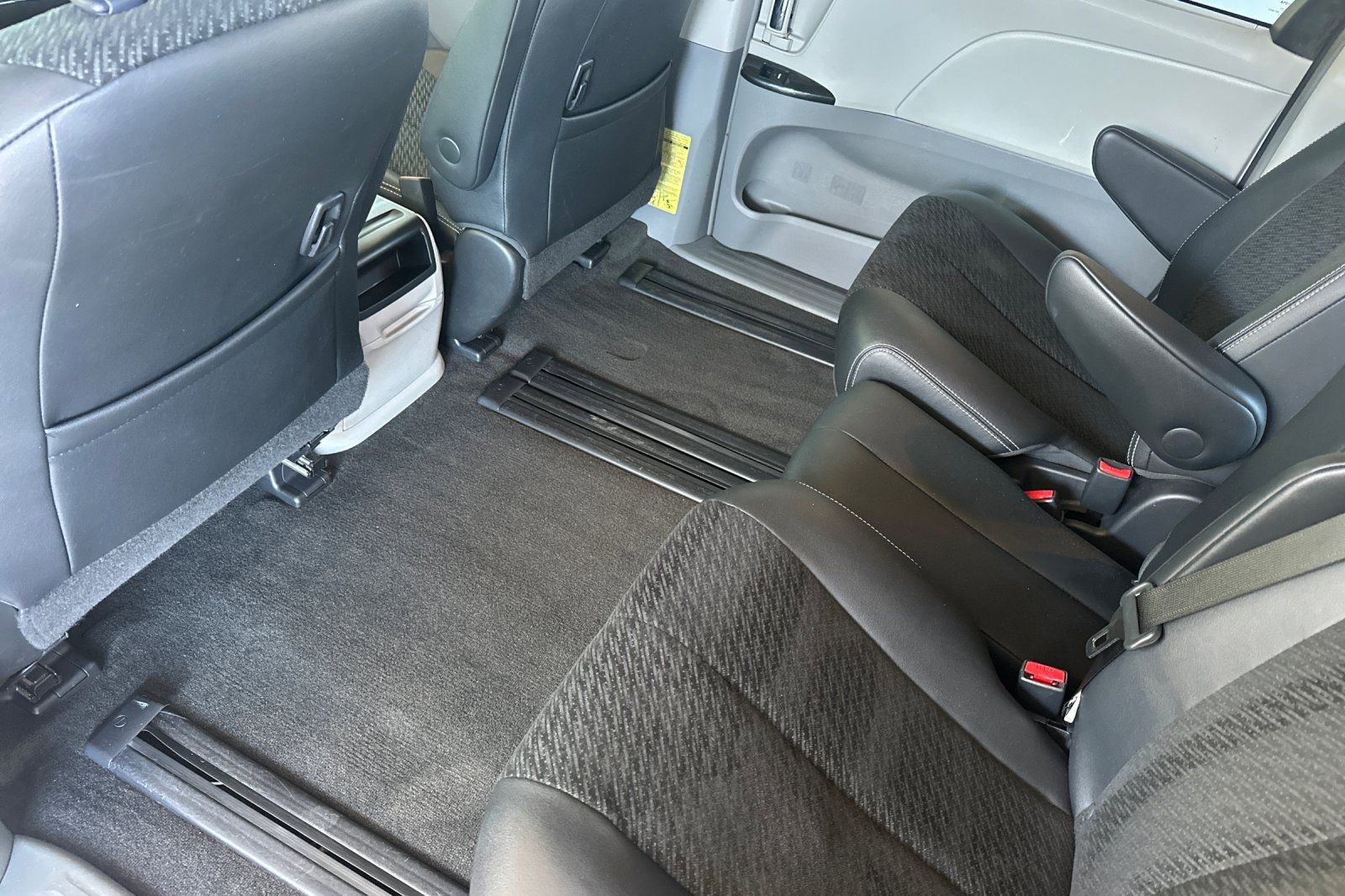 Used 2014 Toyota Sienna SE FWD image 14