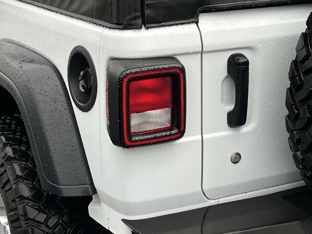 Used 2023 Jeep Wrangler Sport image 5