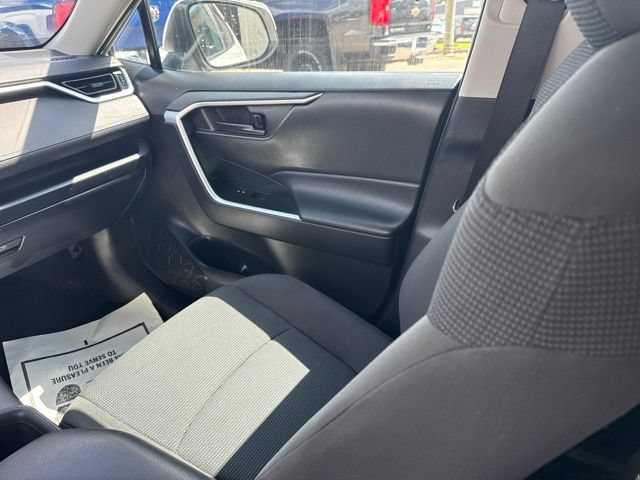Used 2022 Toyota RAV4 LE w/ Carpet Mat Package (TMS) FWD image 15