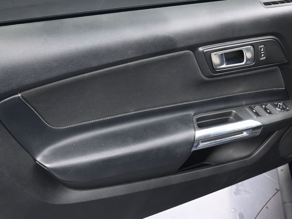 Used 2020 Ford Mustang Convertible image 12