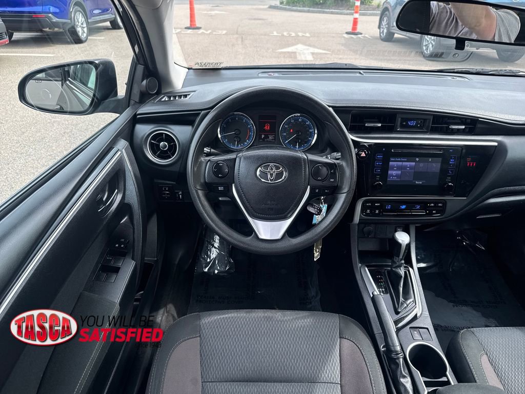 Used 2018 Toyota Corolla LE FWD image 11
