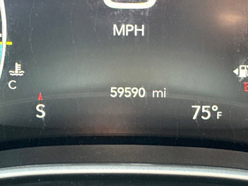 Used 2023 Chrysler Pacifica Touring-L FWD image 20