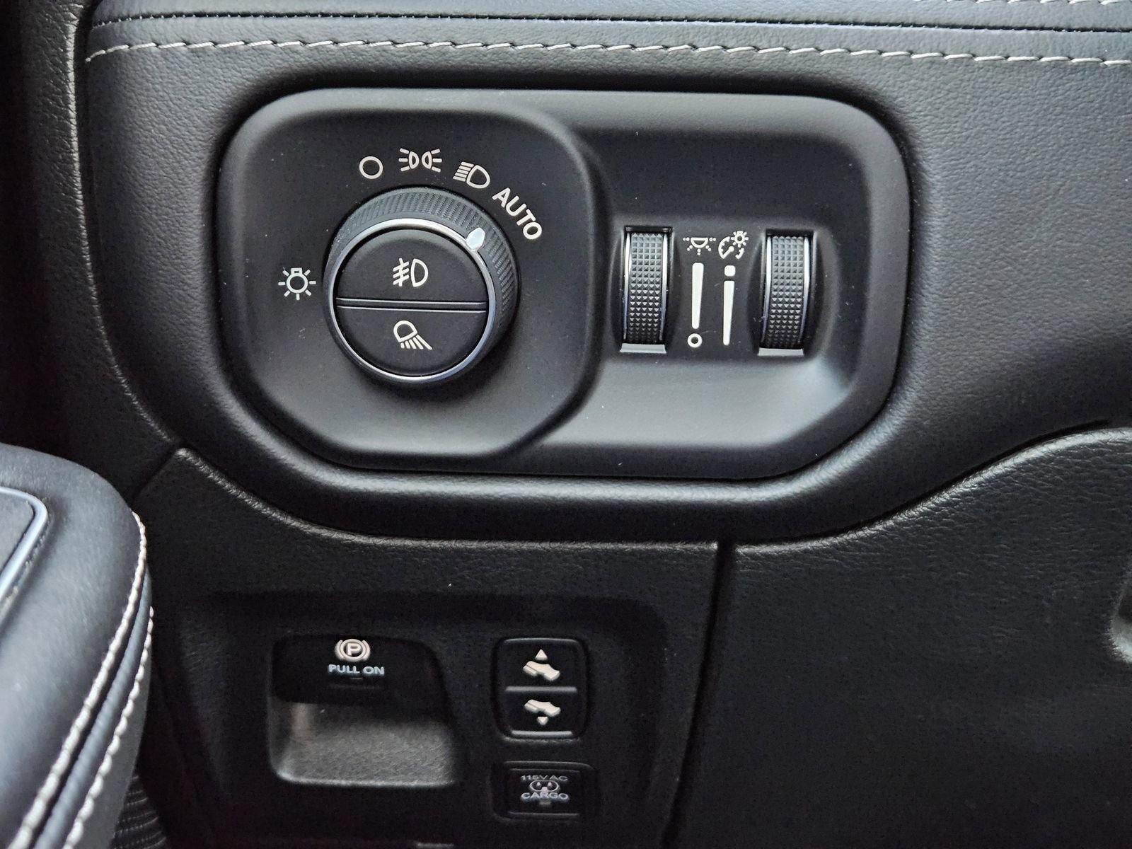 Used 2023 RAM 1500 Limited w/ Trailer Tow Group image 35