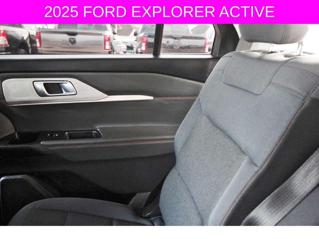 Used 2025 Ford Explorer Active RWD image 12