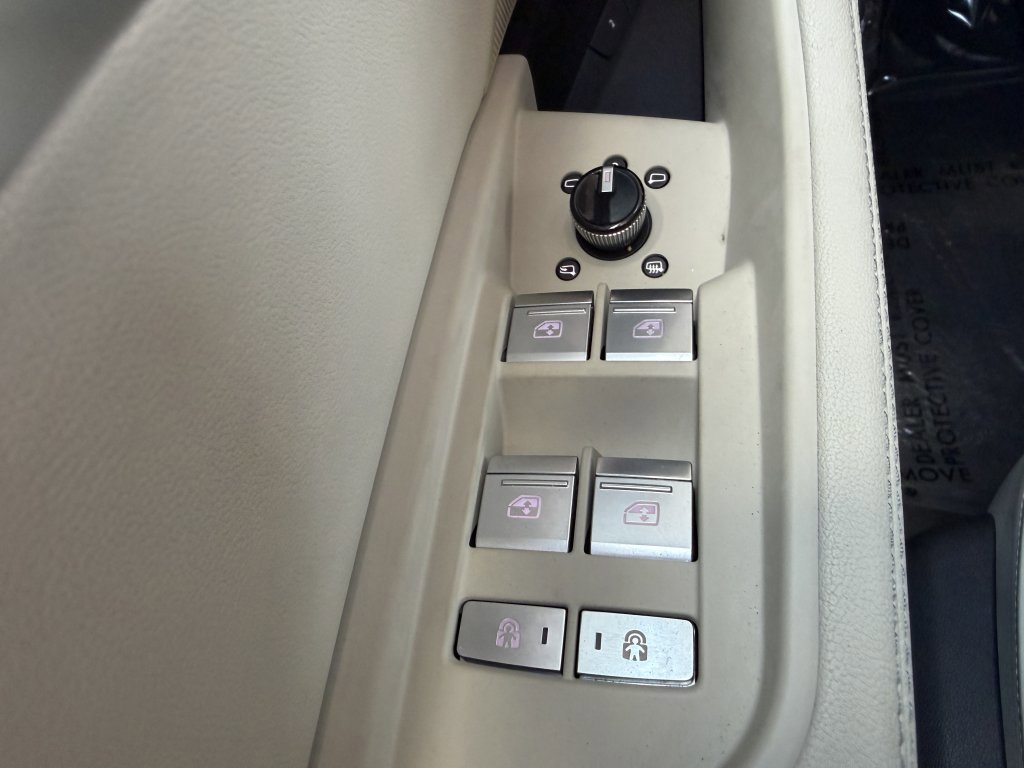 Used 2024 Audi Q8 e-tron Premium Plus w/ Premium Plus Package image 33