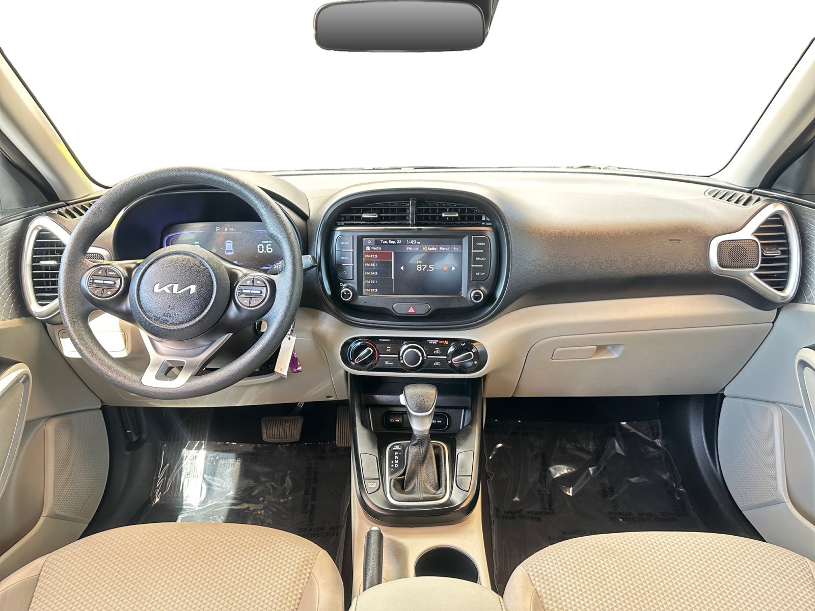 Used 2025 Kia Soul LX FWD image 11