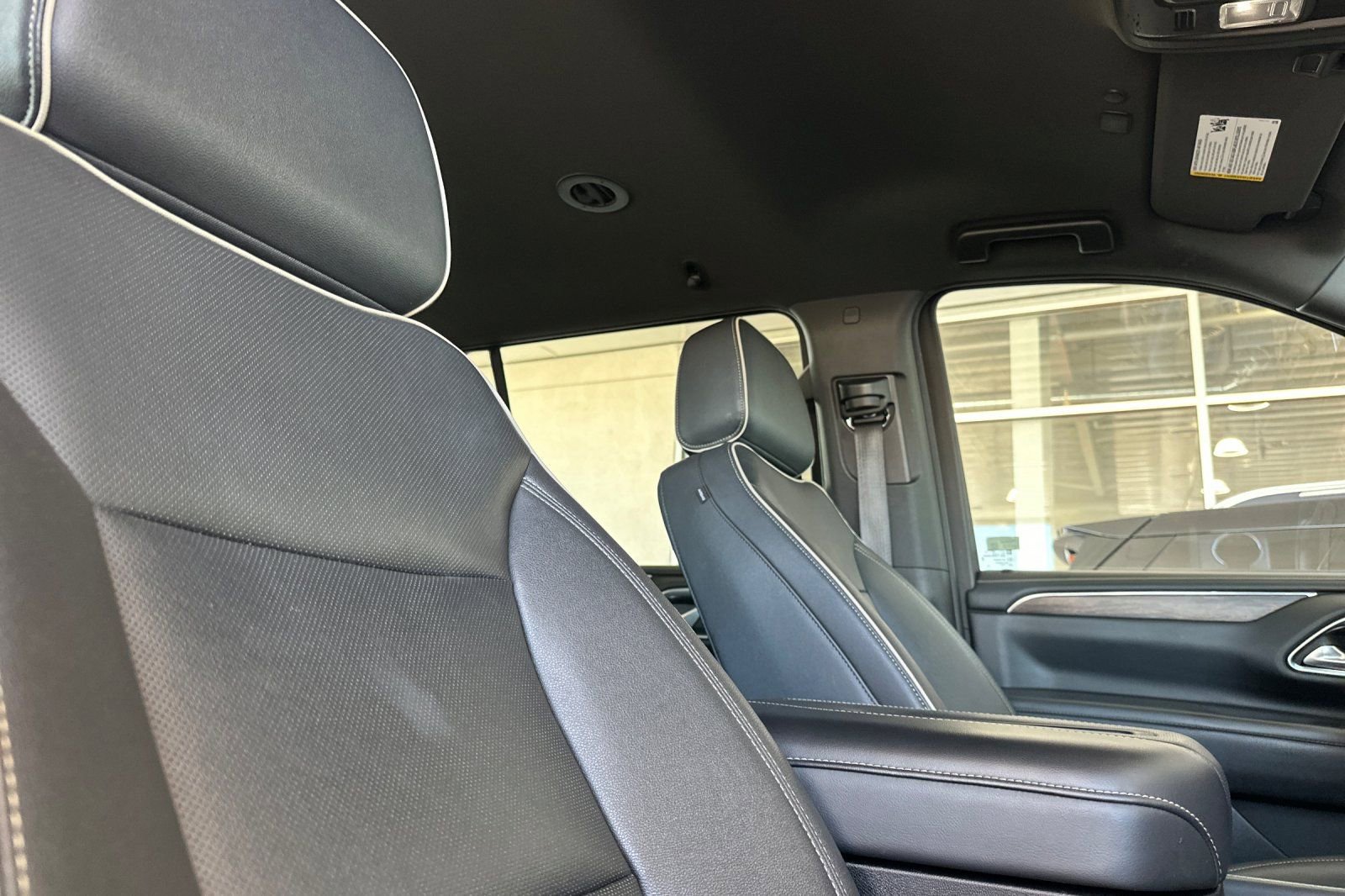 Used 2023 Chevrolet Suburban Premier image 18