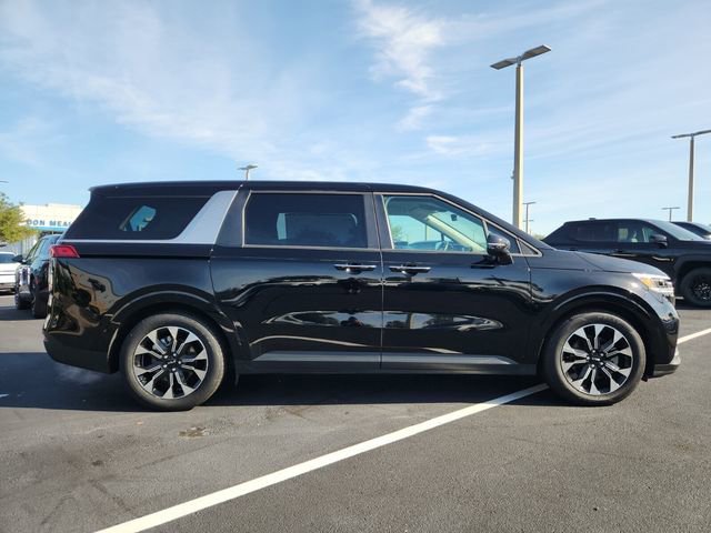 Used 2022 Kia Carnival EX image 6