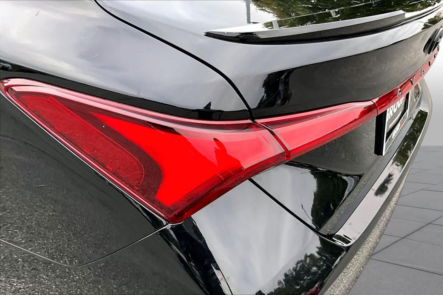 Used 2022 Toyota Avalon XSE FWD image 29