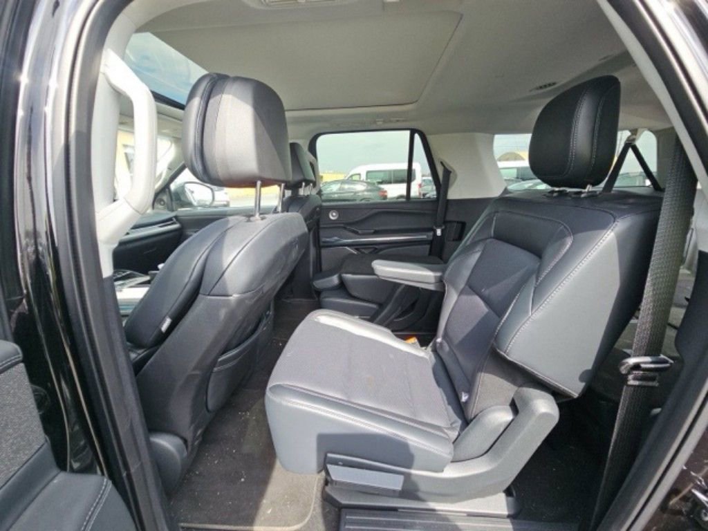 Used 2025 Lincoln Navigator L Reserve AWD/4WD image 10