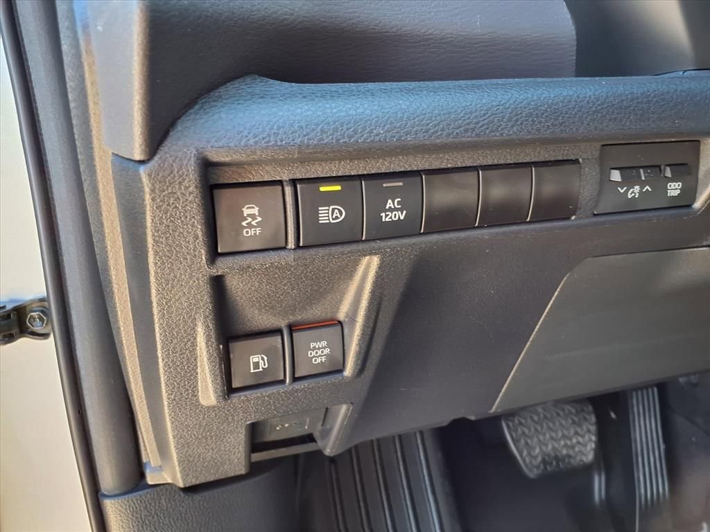 Used 2024 Toyota Sienna XSE w/ XSE Premium Package image 23
